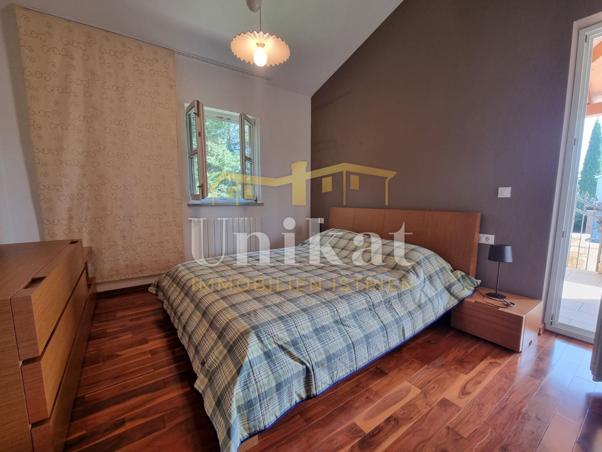 Dvojna hiša v istrskem slogu